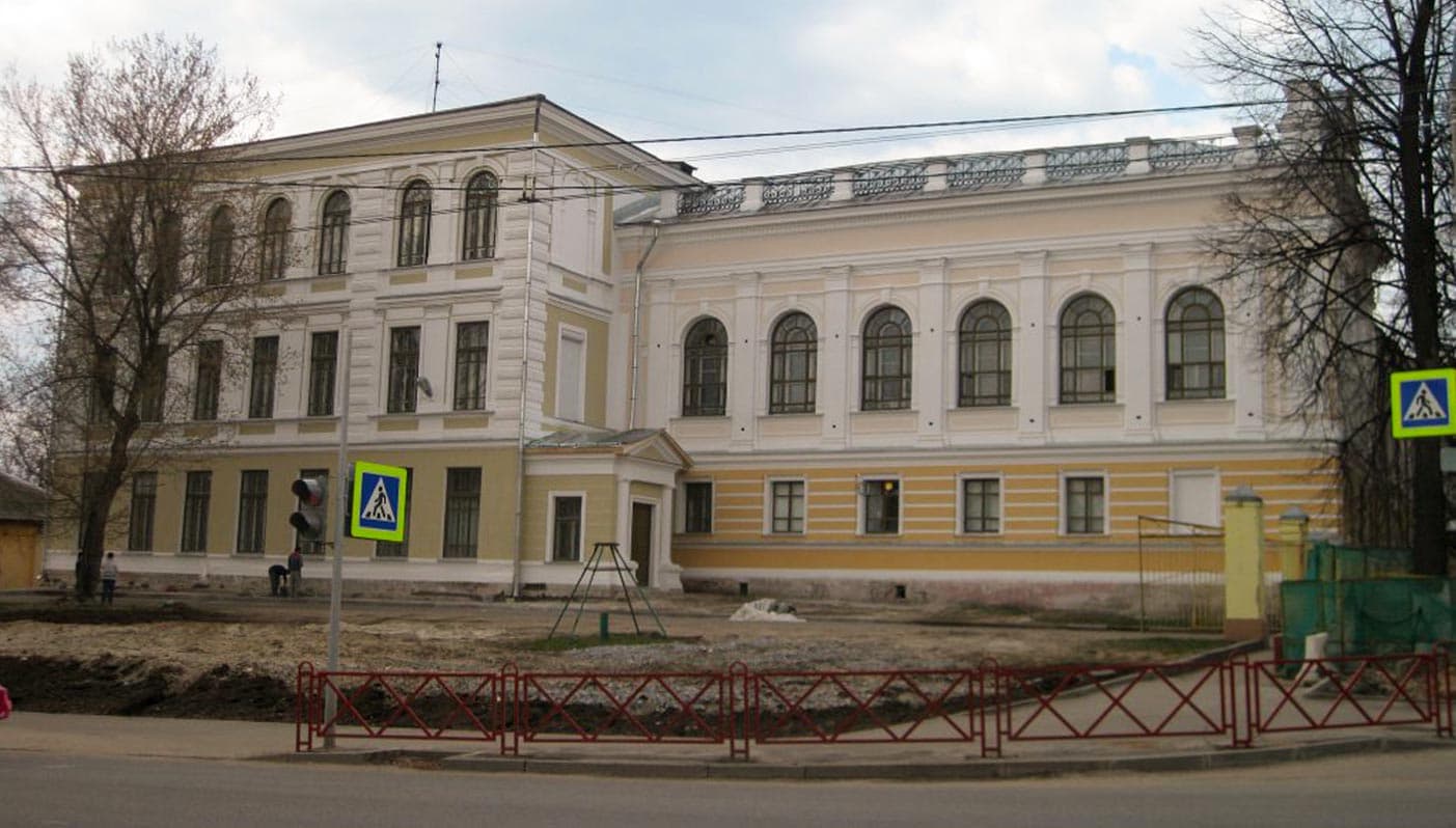 Реставрация фасадов физико-математического факультета ЯГПУ им. К. Д. Ушинского